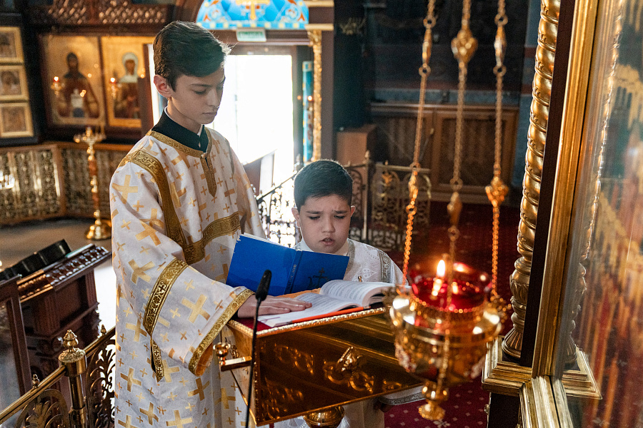Первое архиерейское богослужение с участием сводного детского хора Подольской епархии в соборе Всех святых, в земле Русской просиявших города Домодедово